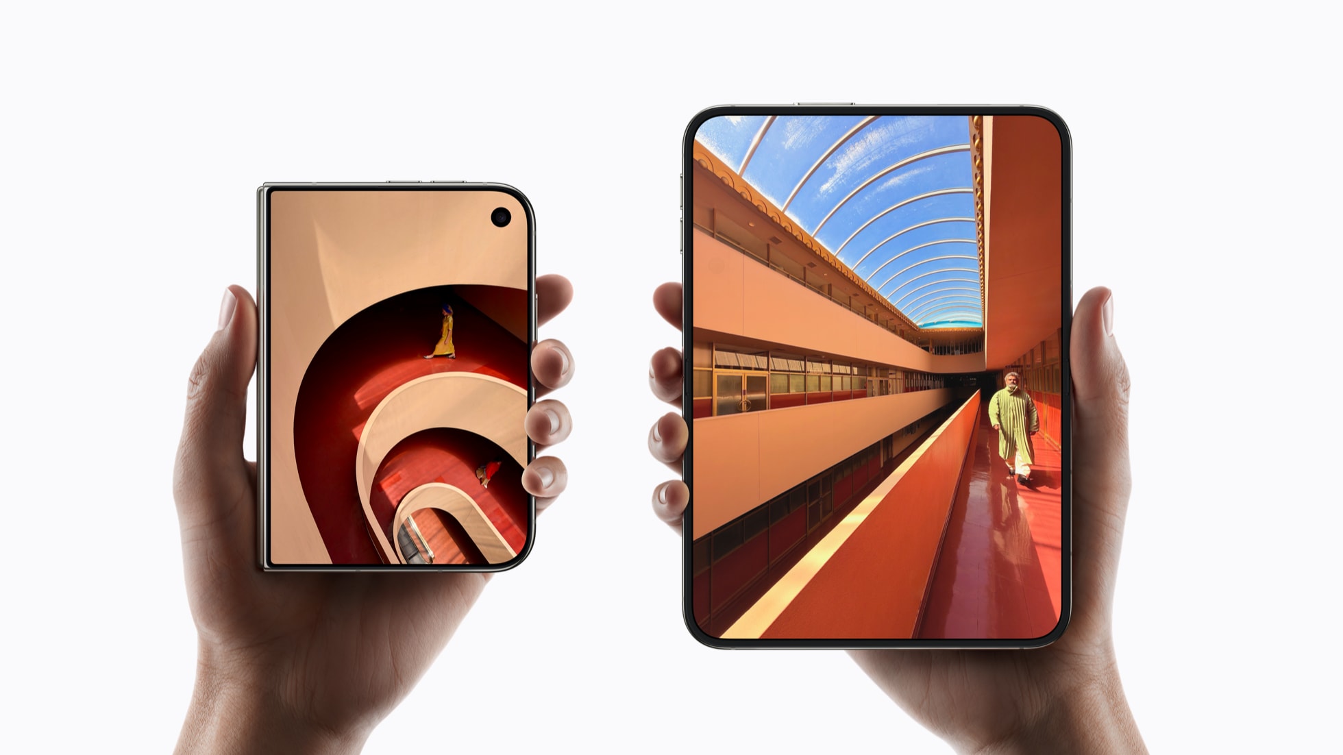 ▲ Duo 的两块屏幕:内屏比 18 Pro Max 大 50%,外屏约 18 Pro 九成显示面积(图源:Apple 新闻稿)
